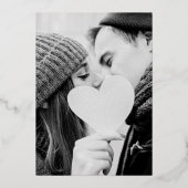 Elegantes Script Heart Foto Hochzeit Folieneinladung (Rückseite)