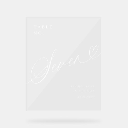 Elegantes Script Heart Wedding Tischnummer Seven Acrylschild (Vorderseite)