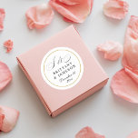 Elegantes Script I Do Wedding Sticker<br><div class="desc">Eleganter schwarz-weißer Hochzeitsaufkleber mit "I do" in Kalligraphie und bearbeitbarem Goldgrenzenakzent. Passen Sie auch die Hintergrundfarbe an.</div>