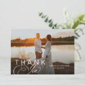 Elegantes Script Landscape Wedding Foto Dankeskarte (Stehend Vorderseite)