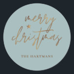 Elegantes Script Merry Christmas Gold Star Lite Aq Runder Aufkleber<br><div class="desc">Diese stilvollen Weihnachtsaufkleber sind mit elegantem Typografie-Lesen,  "Frohe Weihnachten" in den Imitaten goldenen Folie,  zusammen mit einem kleinen Star-Akzent. Die Hintergrundfarbe kann auf jede gewünschte Farbe angepasst werden! Ideal für Umschlag Aufkleber,  Gastgeschenk-Etiketten oder Geschenkaufkleber!</div>