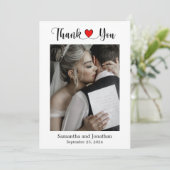 Elegantes Script mit Red Heart Wedding Foto Dankeskarte (Stehend Vorderseite)