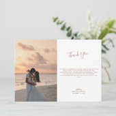 Elegantes Script Mocha Monogram Wedding Foto Dankeskarte (Stehend Vorderseite)