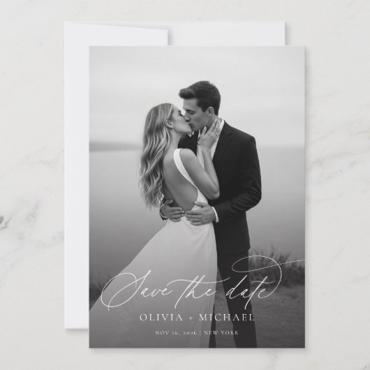 Elegantes Script Modernes Hochzeitsszenario-Foto Save The Date (Vorderseite)