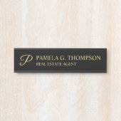 Elegantes Script Monogram Black and Gold Türschild (Vorderseite )