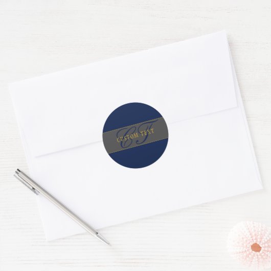Elegantes Script Monogram Dark Navy Blue Gray & Go Runder Aufkleber (Umschlag)