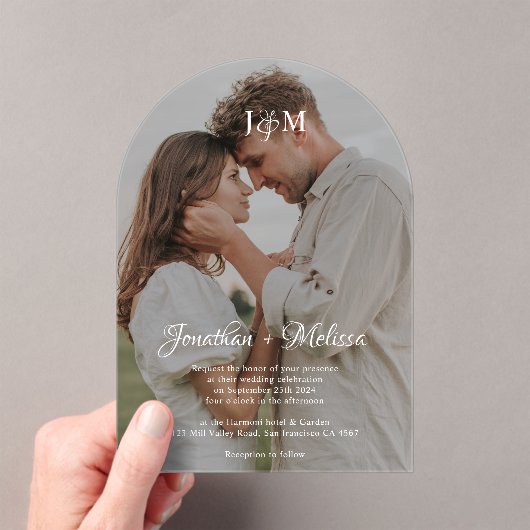 Elegantes Script & Monogram Overlay-Foto Hochzeit Acryleinladungen (Insitu (Handheld))