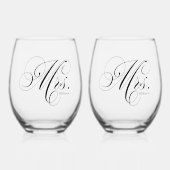 Elegantes Script "Mrs. and Mrs." Lesbian Couple Weinglas Ohne Stiel (Vorderseite)