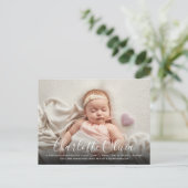 Elegantes Script Name Baby Foto Birth Ankündigungspostkarte (Stehend Vorderseite)