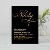 Elegantes Script neunziges Black Gold 90. Geburtst Folieneinladung (Stehend vorne)