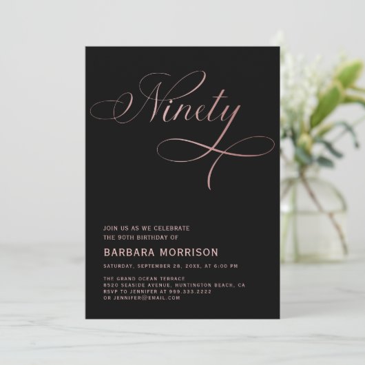 Elegantes Script Neunziges Rose Gold 90. Geburtsta Einladung (Stehend Vorderseite)