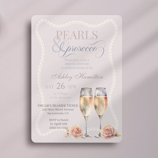 Elegantes Script Pearls & Prosecco Brautparty Einladung