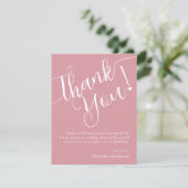 Elegantes Script Pink Girl Baby Shower Foto Dankeskarte (Stehend Vorderseite)