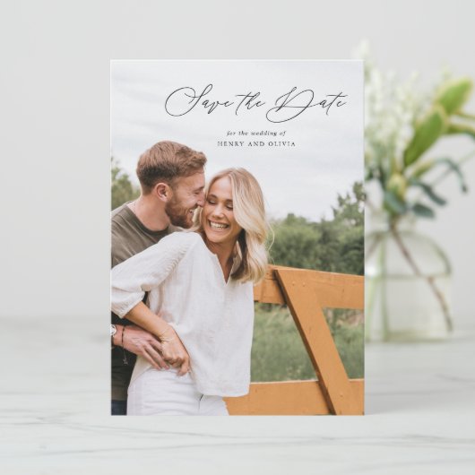 Elegantes Script-Portrait mit Foto auf der Rücksei Save The Date (Stehend Vorderseite)