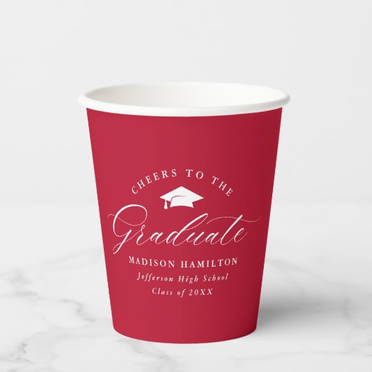 Elegantes Script Red Cheers to the Graduate Pappbecher (Vorderseite)