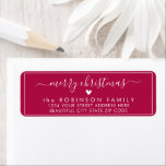 Elegantes Script Red Christmas Return Address Labe<br><div class="desc">Elegante,  moderne Rücksendeadressen-Aufkleber in Rot und Weiß,  die Weihnachtsfamilien in gemütlicher Atmosphäre. Mit einem hübschen handgeschriebenen Drehbuch mit dem Sprichwort "fröhliche Weihnachten" im Swash-Schwanz-Schriftart,  ein wenig Herzform,  um den Hintergrund dünner Linien. Ideal für die Weihnachtszeit,  einfach zu personalisieren mit Ihren Namen und Rücksendeadresse-Infos.</div>