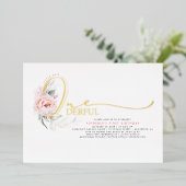 Elegantes Script Rosa Floral 1. Baby Girls Geburts Folieneinladung (Stehend vorne)