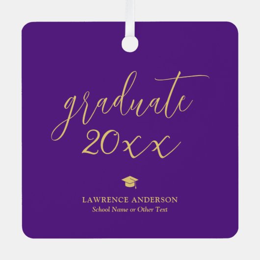 Elegantes Script Royal Lila 2024 Graduate Foto Ornament Aus Metall (Vorderseite)