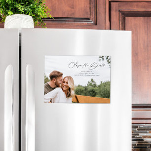 Elegantes Script Save the Date Landscape Magneteinladung