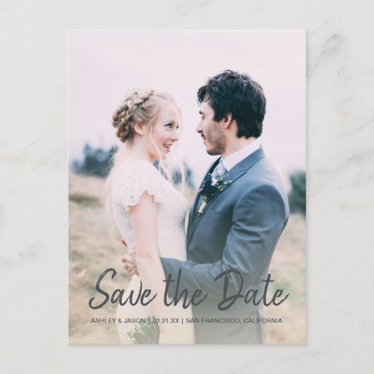 Elegantes Script Save the Date Verlobung Foto Ankündigungspostkarte (Vorderseite)