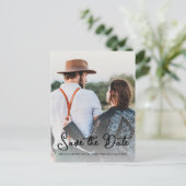 Elegantes Script Save the Date Verlobung Foto Ankündigungspostkarte (Stehend Vorderseite)