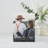 Elegantes Script Save the Date Verlobung Foto Ankündigungspostkarte (Stehend Vorderseite)