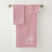Elegantes Script Serif Monogram Pink Badhandtuch Set (Insitu)