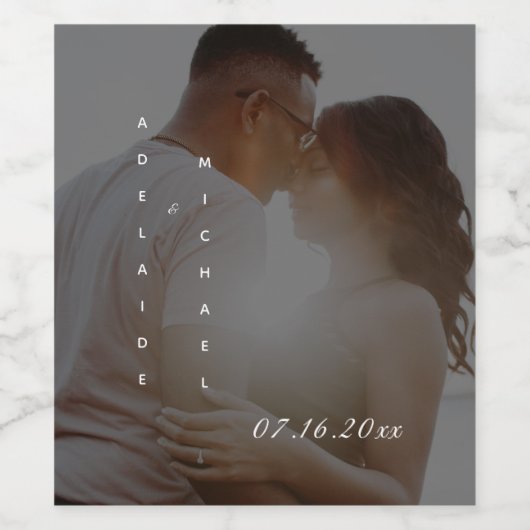 Elegantes Script Simple Black Custom Wedding Foto Weinetikett (Einzelnes Label)