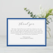 Elegantes Script Simple Blue Begräbnis Dankeschön  Einladung (Stehend Vorderseite)