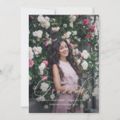 Elegantes Script Soft Gray Graduation Party Foto Einladung (Vorderseite)