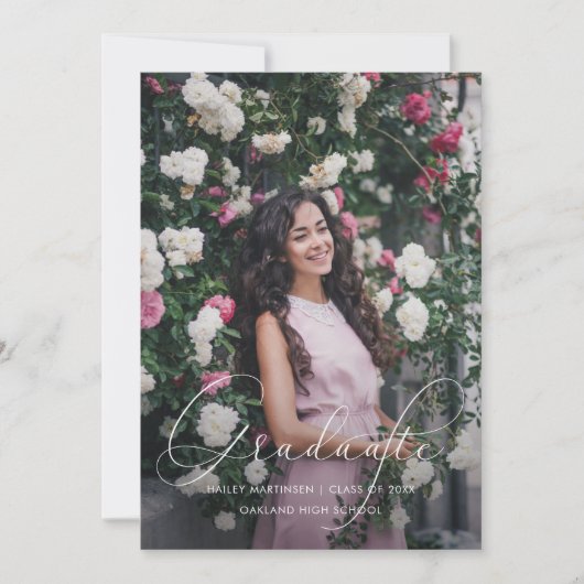 Elegantes Script Soft Gray Graduation Party Foto Einladung (Vorderseite)