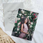 Elegantes Script Soft Gray Graduation Party Foto Einladung