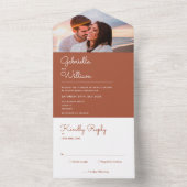 Elegantes Script Terracotta Monogram Foto Wedding All In One Einladung (Innen Boden)