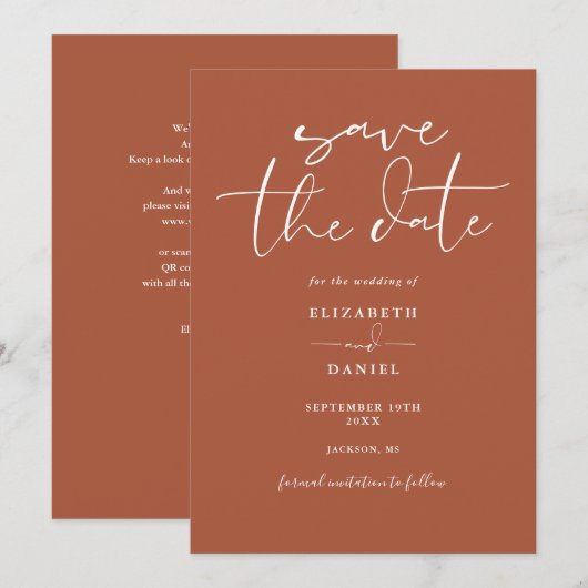Elegantes Script Terracotta QR Code Hochzeit Save The Date (Vorne/Hinten)