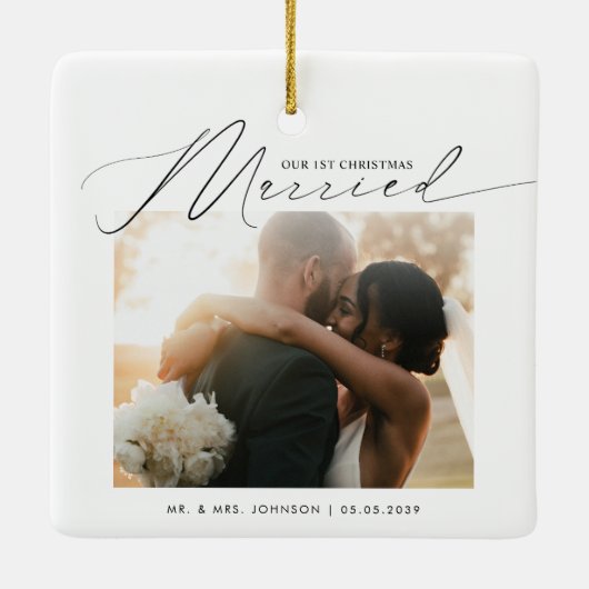 Elegantes Script Verheiratet & Merry Newlywed Chri Keramikornament (Rückseite)