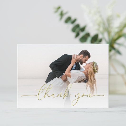 Elegantes Script Wedding Foto Custom Dankeskarte (Stehend Vorderseite)