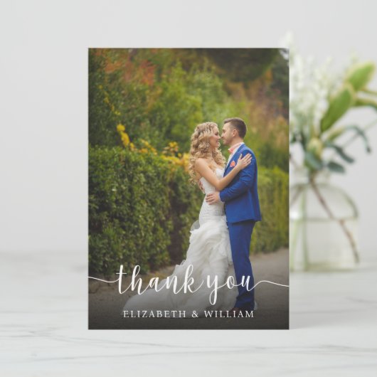 Elegantes Script Wedding Foto | Dankeskarte (Stehend Vorderseite)