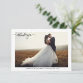 Elegantes Script Wedding Foto Dankeskarte (Stehend Vorderseite)