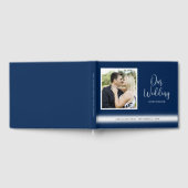 Elegantes Script Wedding Foto Dark Blue Gästebuch (Voll)