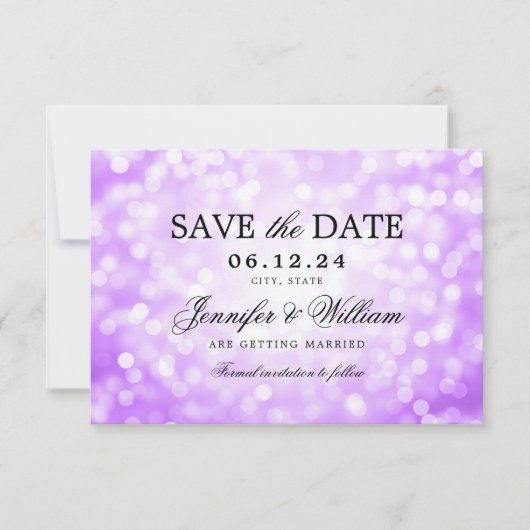 Elegantes Script Wedding Lila Bokeh Lights Save The Date (Vorderseite)