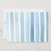 Elegantes Script Welcome Baby Foto Blue Birth Ankündigung (Rückseite)