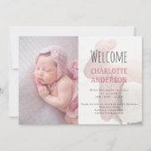 Elegantes Script Welcome Baby Girl Foto Pink Birth Ankündigung (Vorderseite)