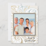 Elegantes Seashell Beach Marine Personalisiertes F<br><div class="desc">Dieses elegante Design besticht durch Ihr Lieblings-Foto,  umgeben von Muscheln und Korallen. Nachstehend finden Sie den Text "Seas & Greetings" mit Ihrem personalisierten Gruß auf der Rückseite in moderner Typografie#Zuhause #decor #homedecor #nautical #marine #seashells #coral #greetings #greetingcards #personalizedcards #christmas #christmüllcards #holidays #holidaycards #photogifts #family</div>