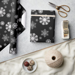 Elegantes silbernes Schneeflocken schwarzes Wrappi Geschenkpapier