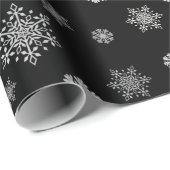 Elegantes silbernes Schneeflocken schwarzes Wrappi Geschenkpapier (Rolleneckpunkt)