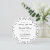 Elegantes Silver Floral Wreath Brautparty Einladun Einladung (Stehend Vorderseite)