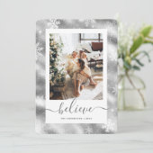 Elegantes Silver Foto Snowflake Feiertagskarte (Stehend Vorderseite)