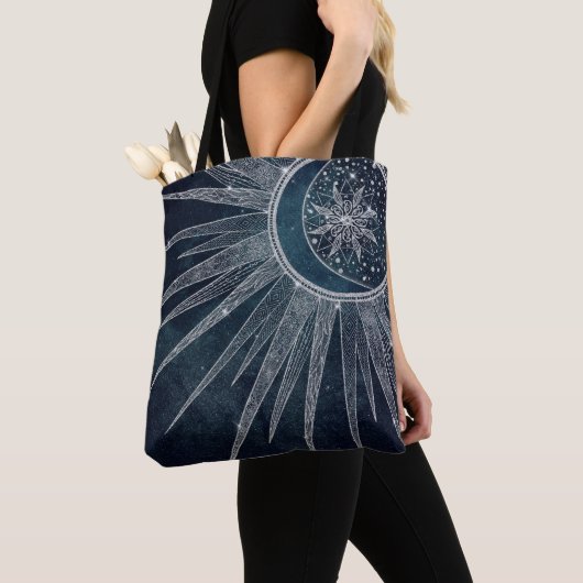 Elegantes Silver Sun Moon Doodle Mandala Blue Desi Tasche (Von Nahem)