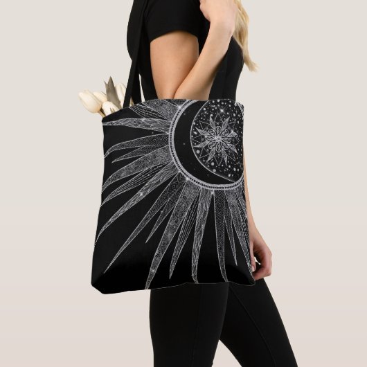 Elegantes Silver Sun Moon Mandala Black Design Tasche (Von Nahem)