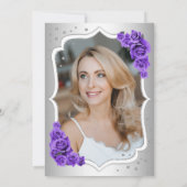 Elegantes Silver White Lila Foto 50. Geburtstag Einladung (Rückseite)